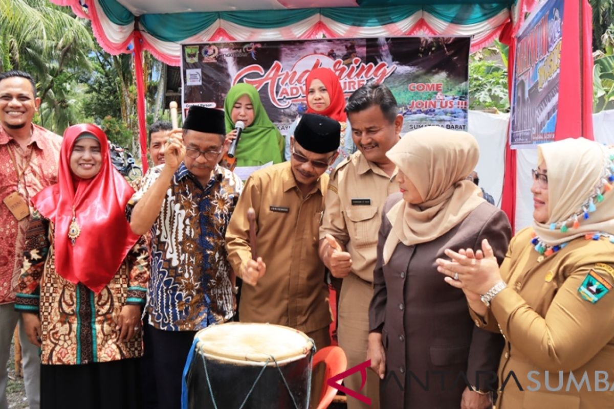 Potongan paket objek wisata arung jeram di 2x11 Kayu Tanam