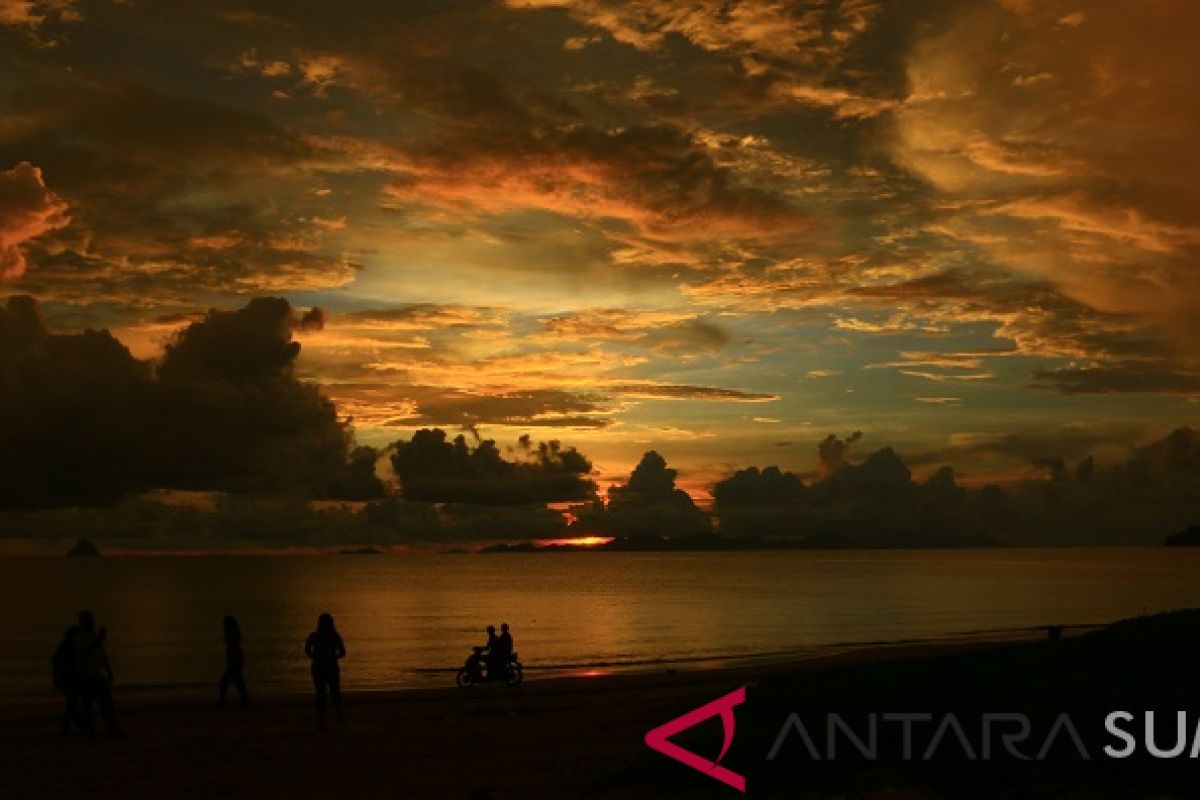 Pantai Pandan tempat berburu sunset