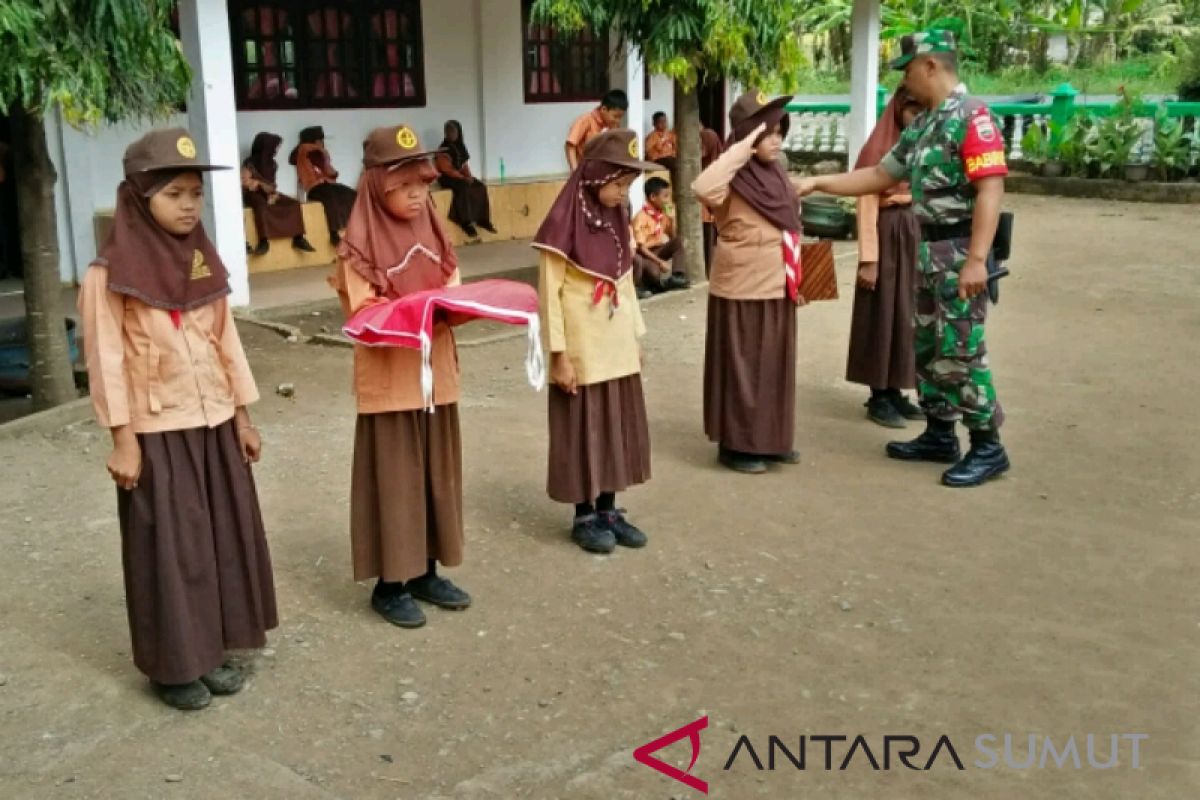 TNI ajak siswa tumbuhkan rasa kecintaan Merah Putih