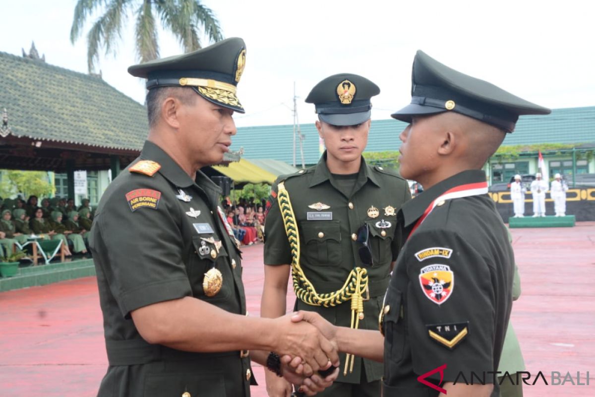 Pangdam IX/Udayana lantik 205 bintara Prajurit karier TNI-AD