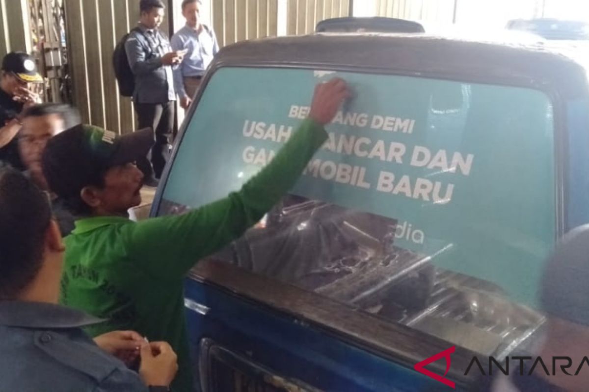 Bawaslu razia alat peraga kampanye di angkutan umum