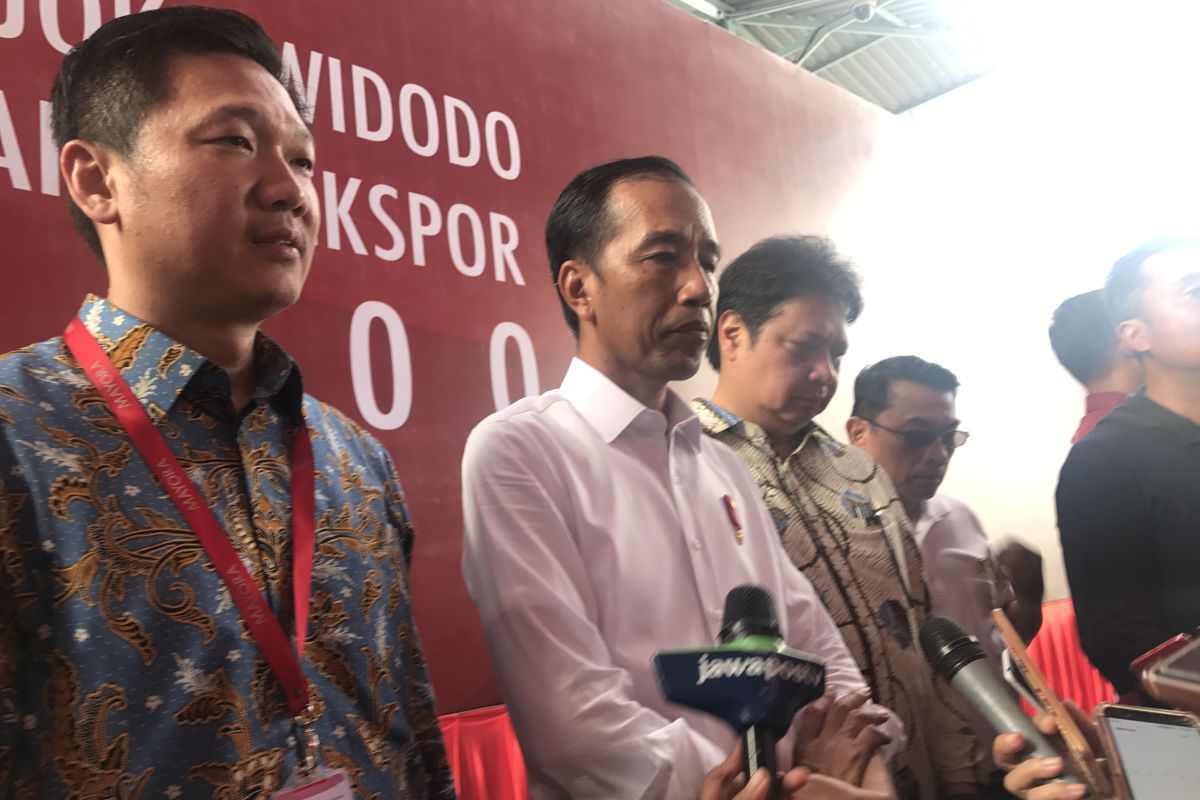 Jokowi: tak usah debat saja kalau sedikit-sedikit dilaporkan