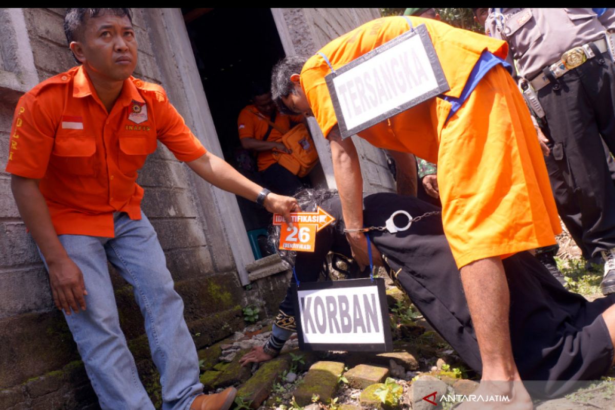 Polisi-Jaksa Gelar Rekonstruksi Pembunuhan di Tulungagung