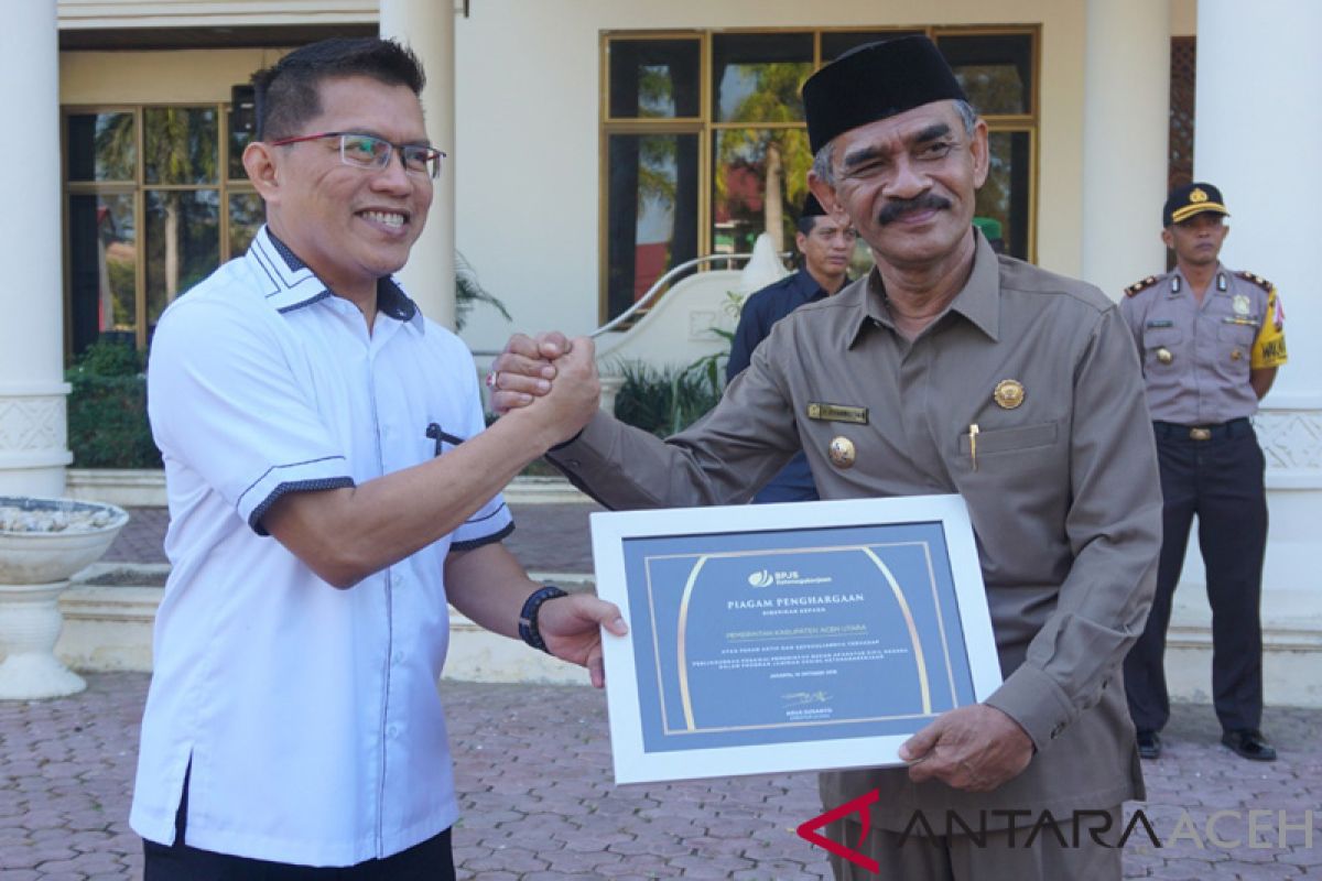 Peduli nasib aparatur gampong Pemkab Aceh Utara terima penghargaan