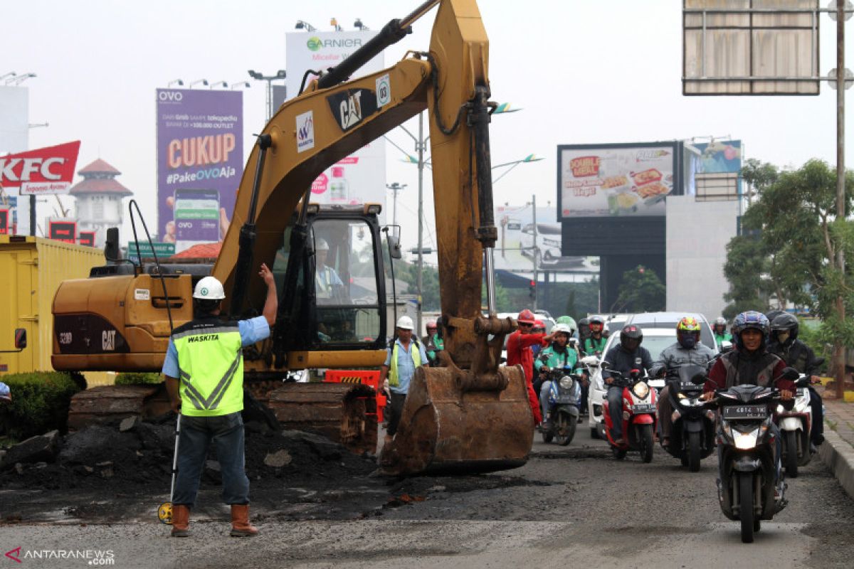 Jalan rusak di Ogan Komering Ulu yang viral mulai diperbaiki