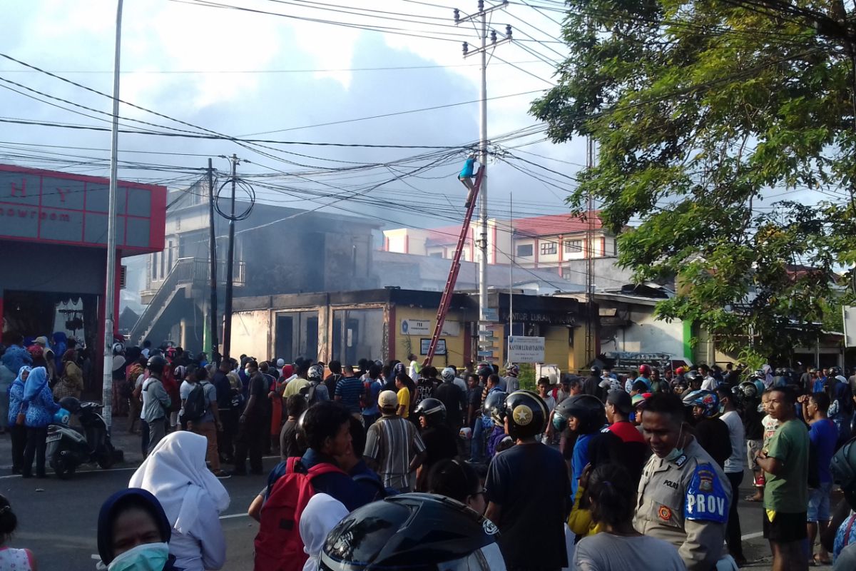 10 rumah dan kantor kelurahan di Ternate terbakar