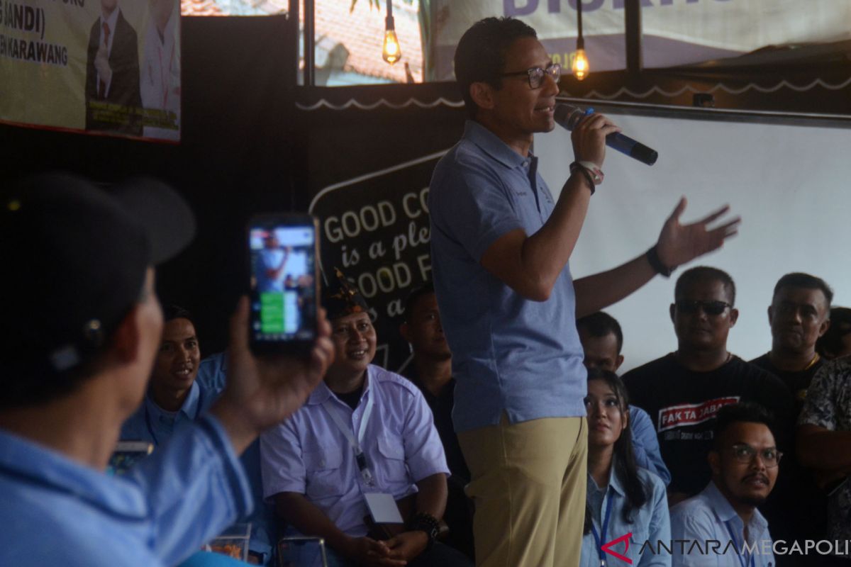 Sandiaga Uno Puji Pembuat Kaos Anti-Bakteri di Karawang