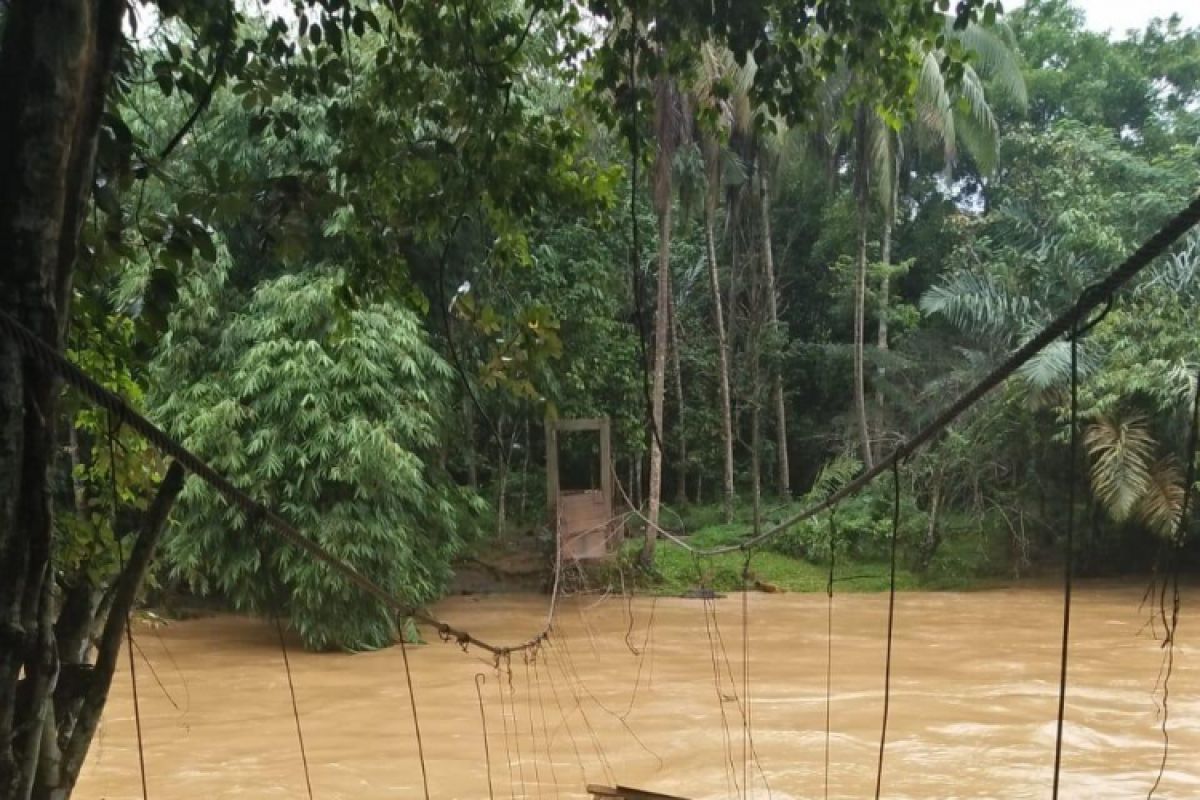 Waykanan segera carikan solusi atasi jembatan gantung yang putus