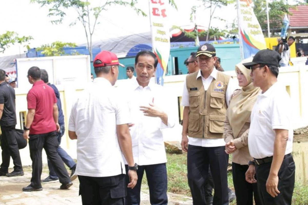 Jokowi Minta Warga Pesisir Pandeglang Harus Siaga Bencana