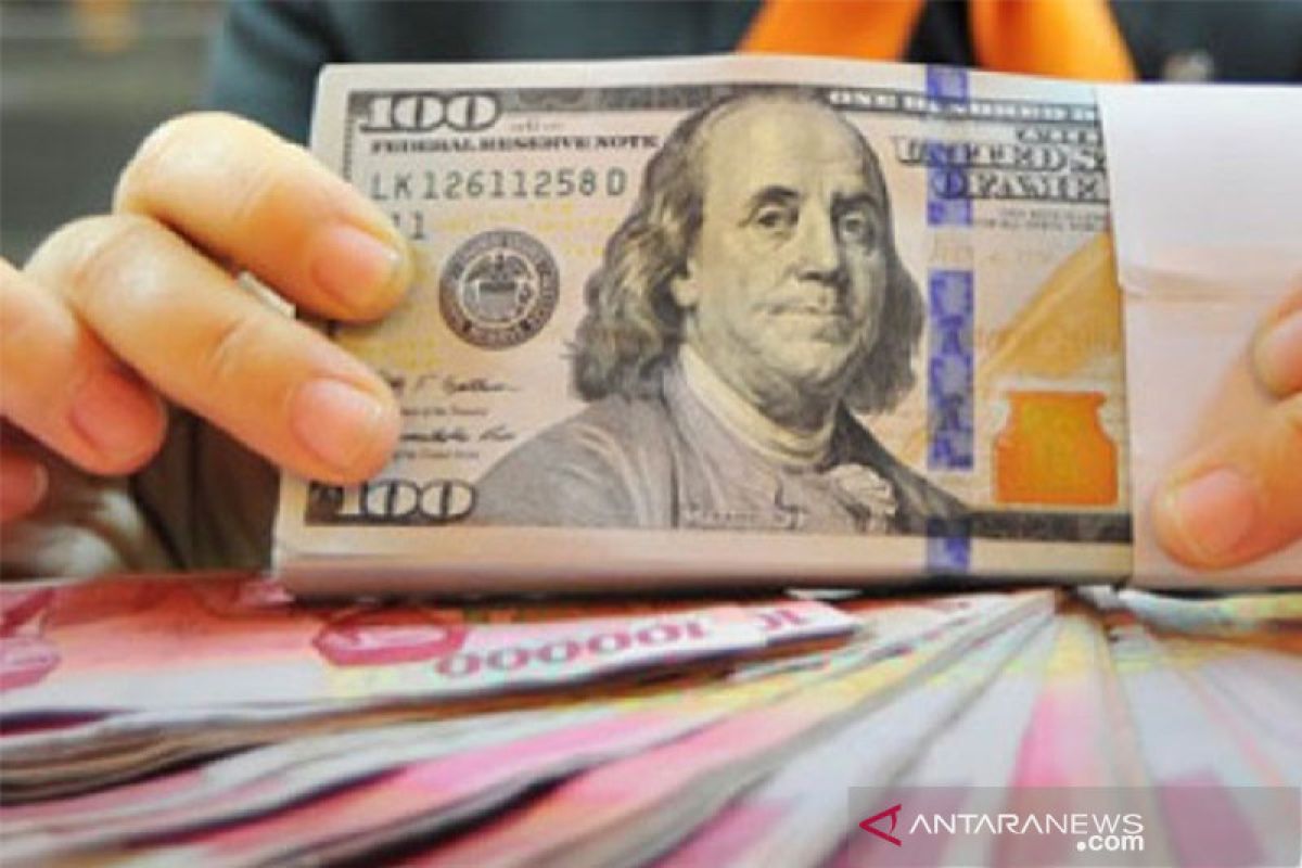 Rupiah strengthens due to weakening dollar