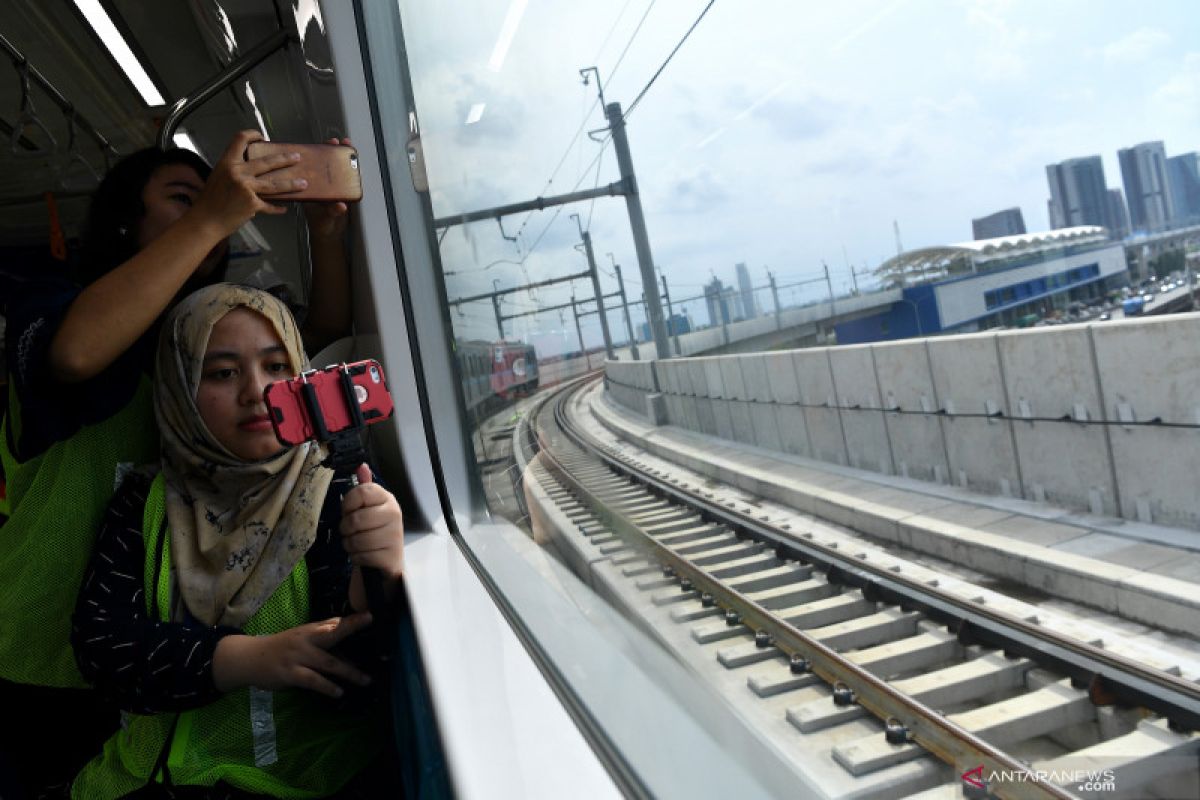 Hari kedua pendaftaran, setengah kuota uji coba publik MRT terisi