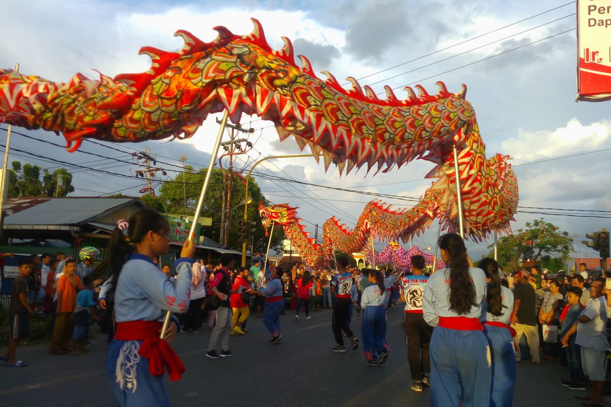 Ribuan warga Padang antusias saksikan Festival Cap Go Meh (Video)