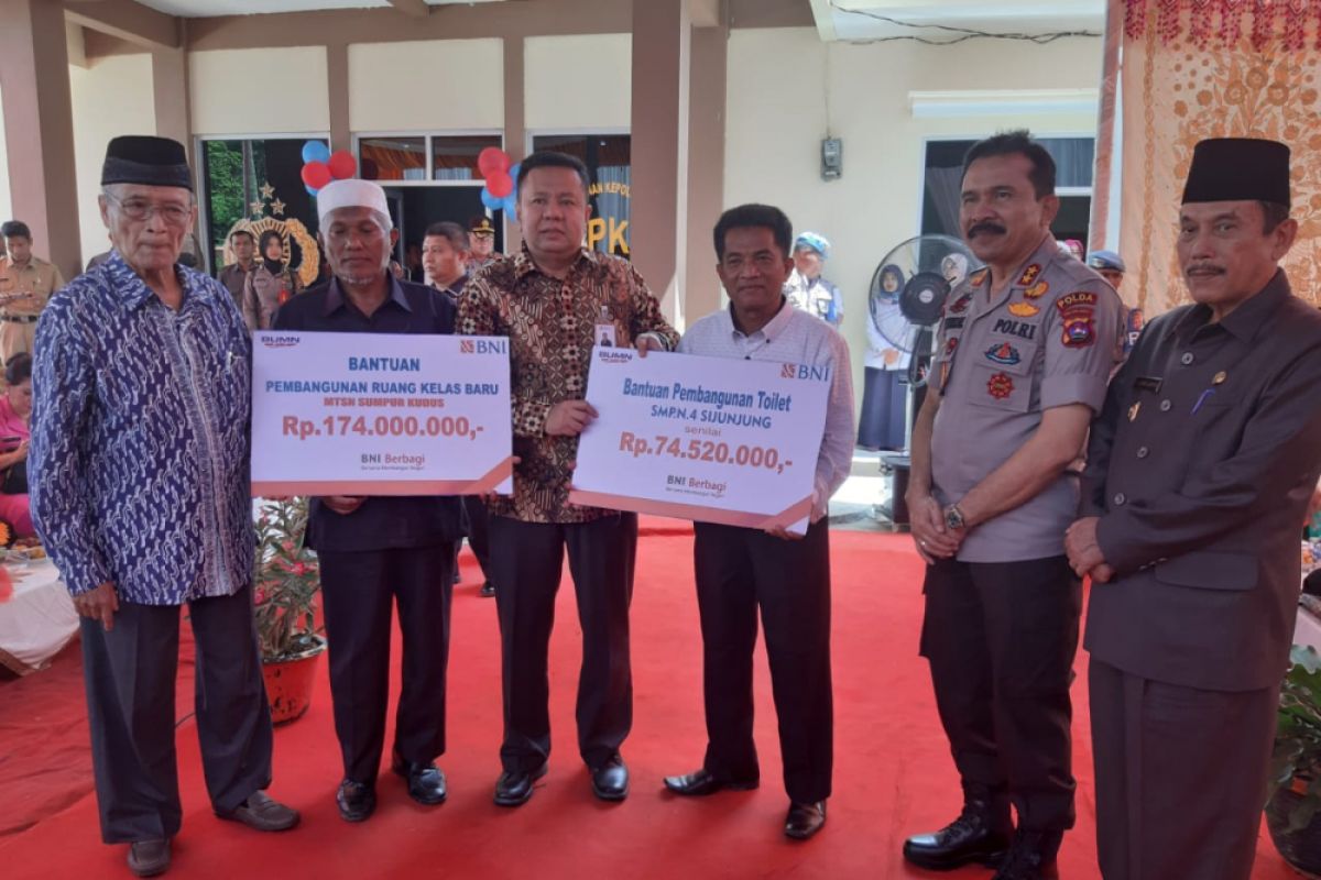 BNI kucurkan bantuan pendidikan di Sumpur Kudus, momen peresmian Mapolsek