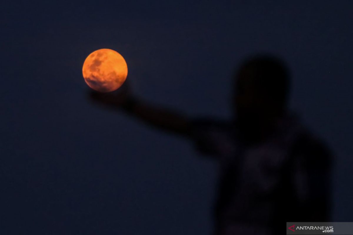 Fenomena "super snow moon" ini paling besar tahun ini