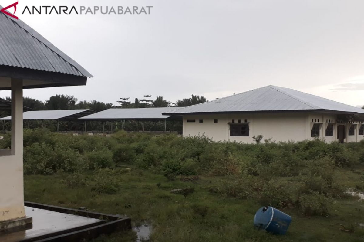 Pasar Sanduai Teluk Wondama terbengkalai