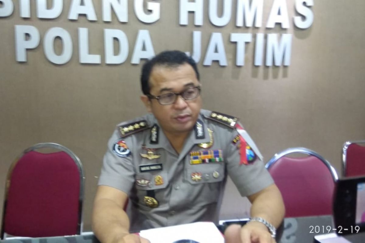 Polisi Serahkan BB dan Tersangka Sugi Nur ke Kejaksaan