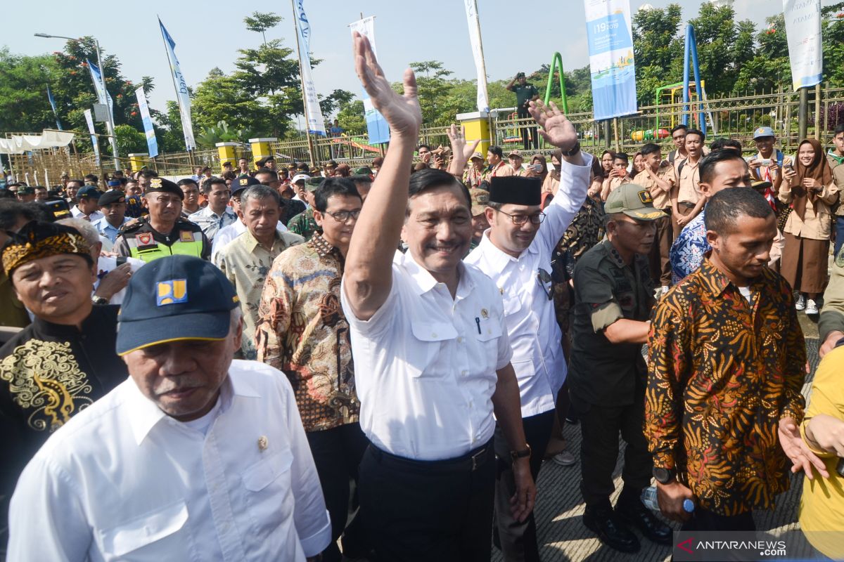 Penusukan Wiranto tak buat Luhut takut temui masyarakat