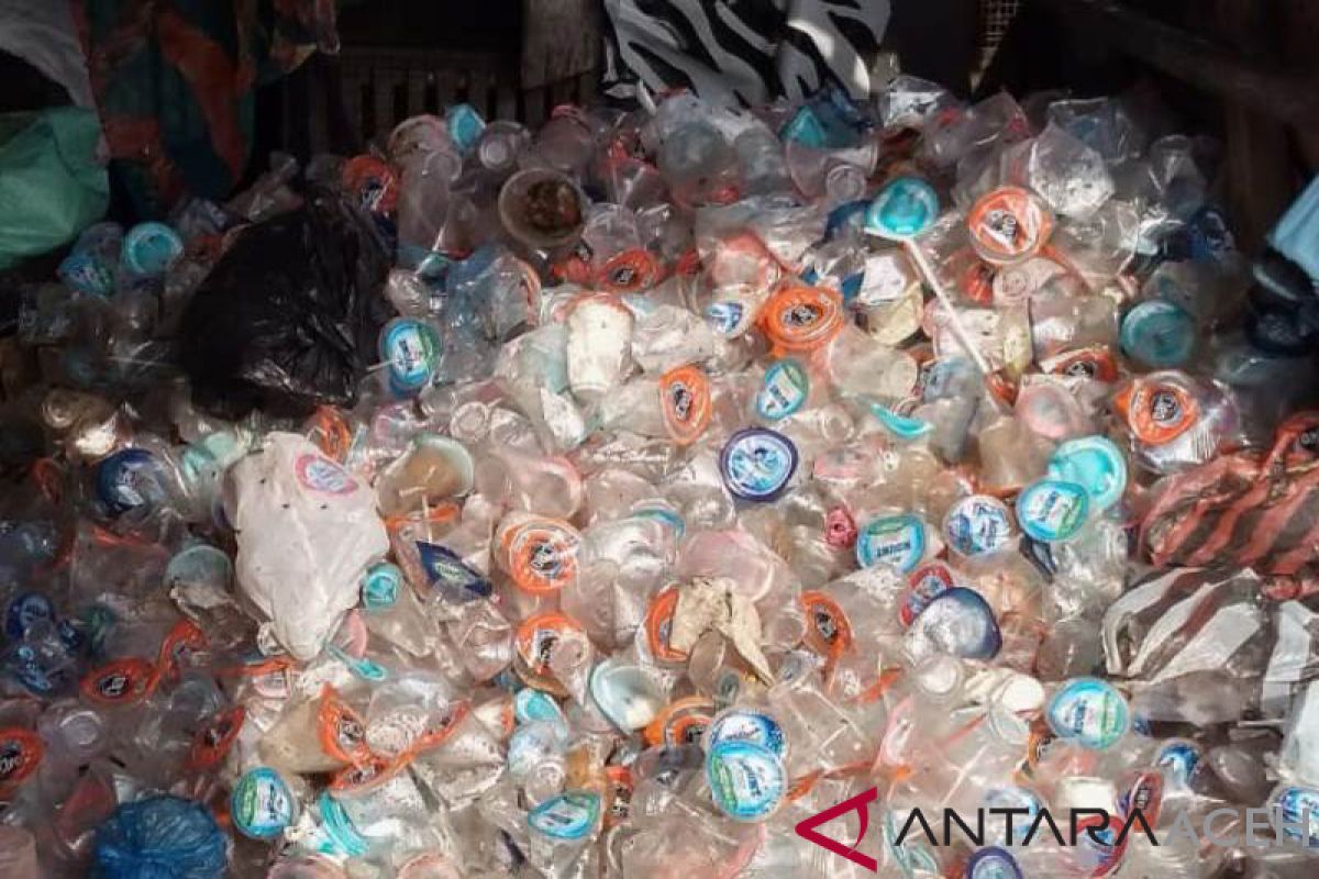 Mengintip kehidupan 24 jam bersama sampah