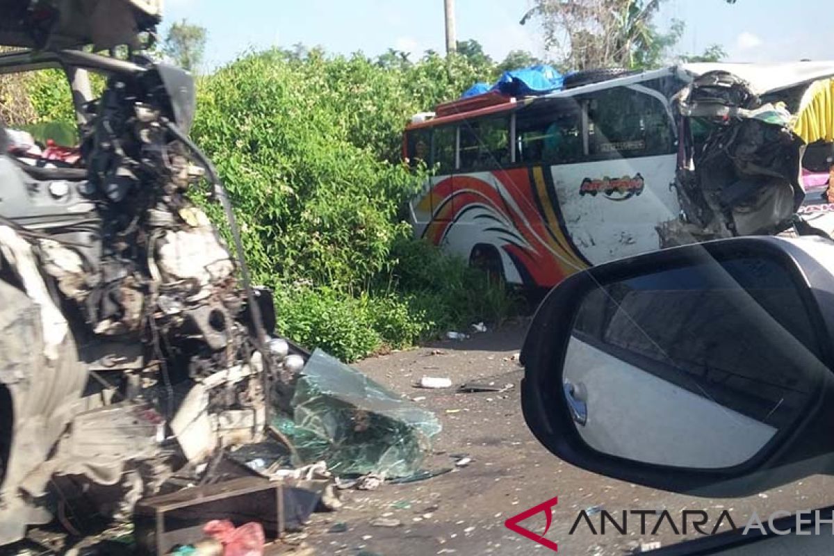 Belasan penumpang bus dilarikan ke Puskesmas di Aceh Besar