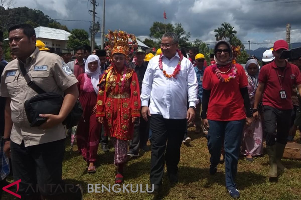 Telah diresmikan Mendes, Desa Sinar Pagi Seluma tak lagi gulita