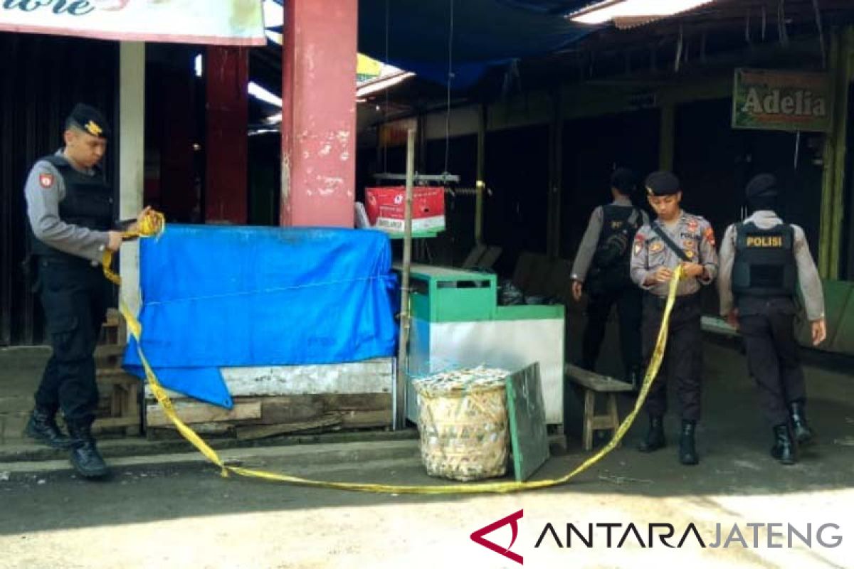Benda mencurigakan di Cilacap bukan bom, hanya pasir dan pakaian