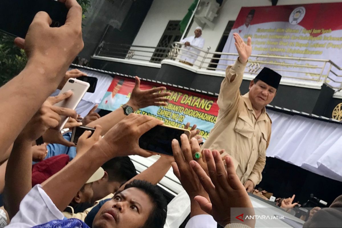 Komitmen Menangkan Prabowo-Sandiaga, Jamaah Thoriqoh Syathoriyah Deklarasi (Video)