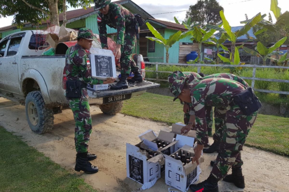 Satgas Pamtas Gagalkan Penyelundupan Miras Dari Malaysia