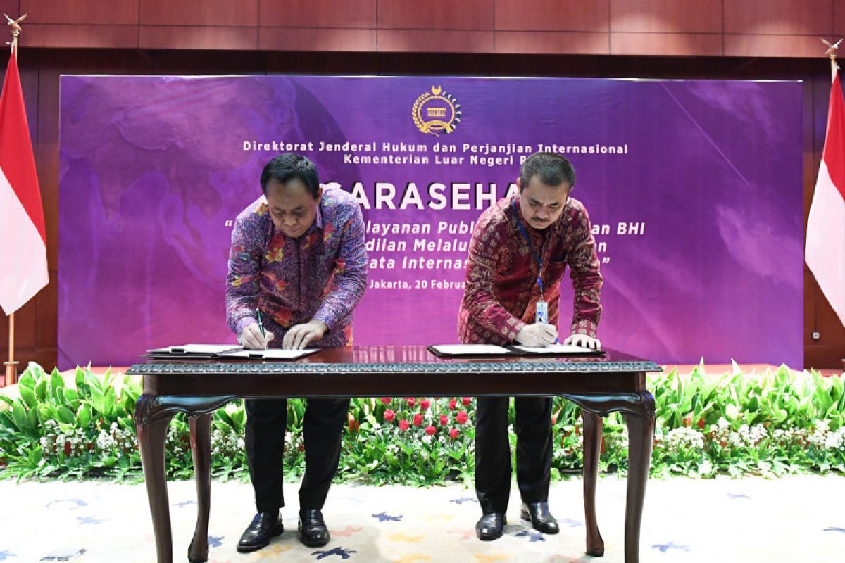 Kemenlu-MA tandatangani tiga perjanjian kerja sama hukum perdata