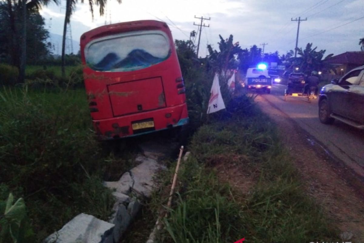 Bus Sipirok Nauli mengalami kecelakaan di Desa Gunung Tua