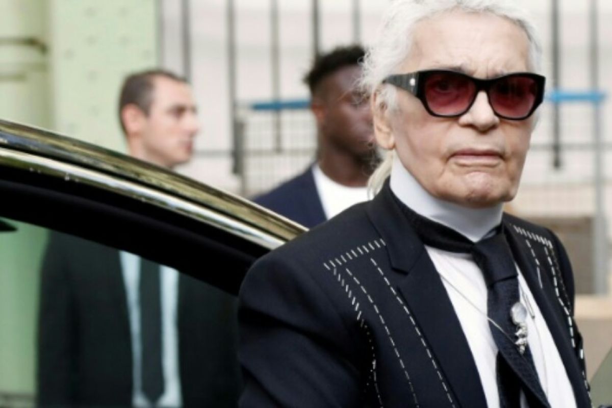 Selebritas berduka atas kepergian ikon fashion Karl Lagerfeld