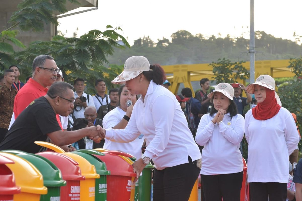 Ibu Negara kampanye kebersihan lingkungan dengan aksi bersih pantai