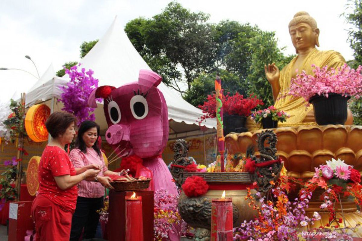 Atraksi naga berkilau ramaikan perayaan Cap Go Meh di Pontianak