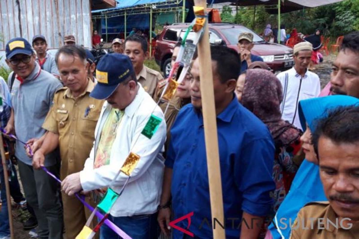 Bupati Parimo minta masyarakat pelihara aset desa