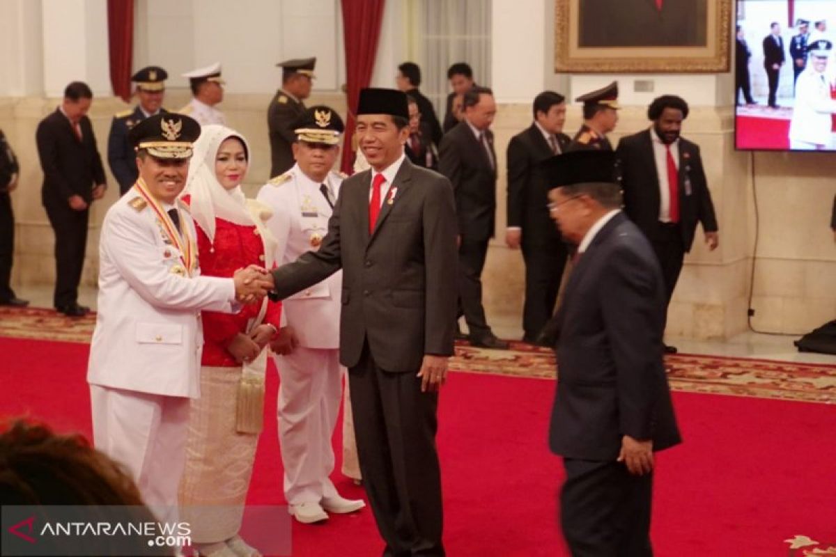 Presiden Lantik Gubernur-Wakil Gubernur Riau di Istana Negara