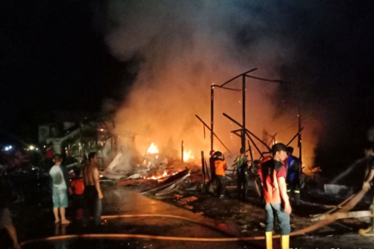 3 bangunan dan belasan sepeda motor terbakar di Pangkuh Raya