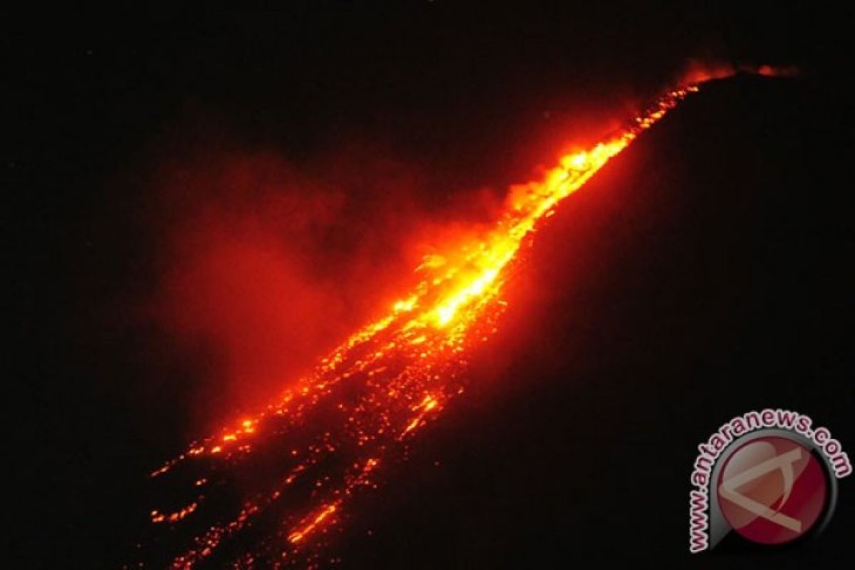 Jarak luncur guguran lava gunung Karangetang sampai 2.000 meter