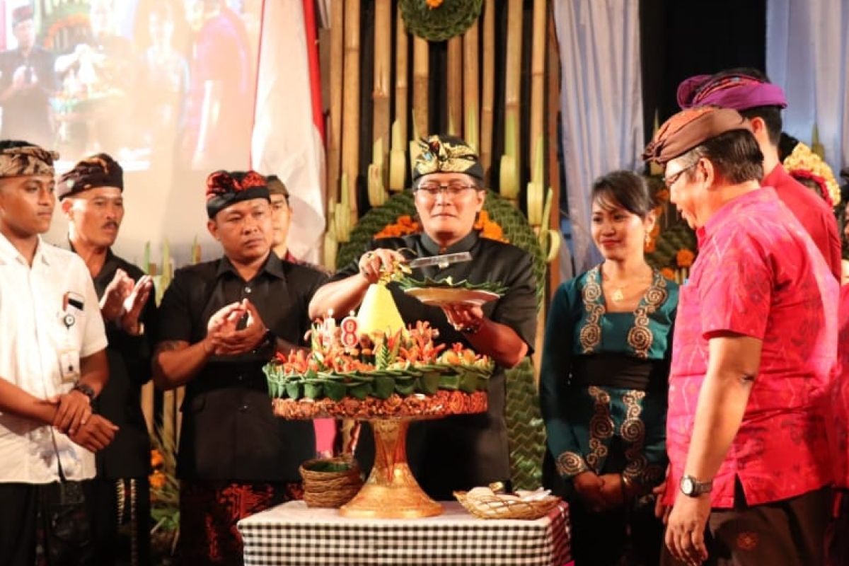 Bupati Badung serahkan gamelan Baleganjur kepada pemuda