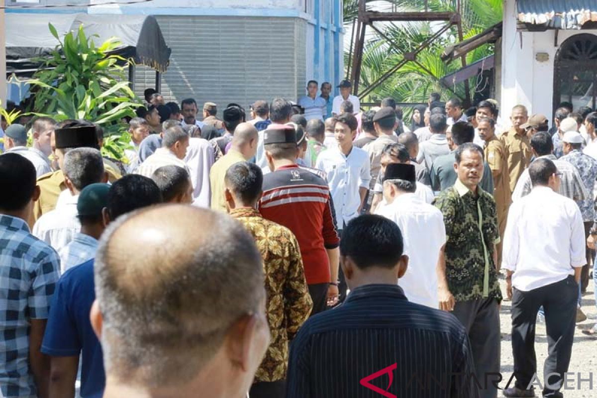 Sempat dipukul warga, Bupati Aceh Barat selamat dari amuk massa