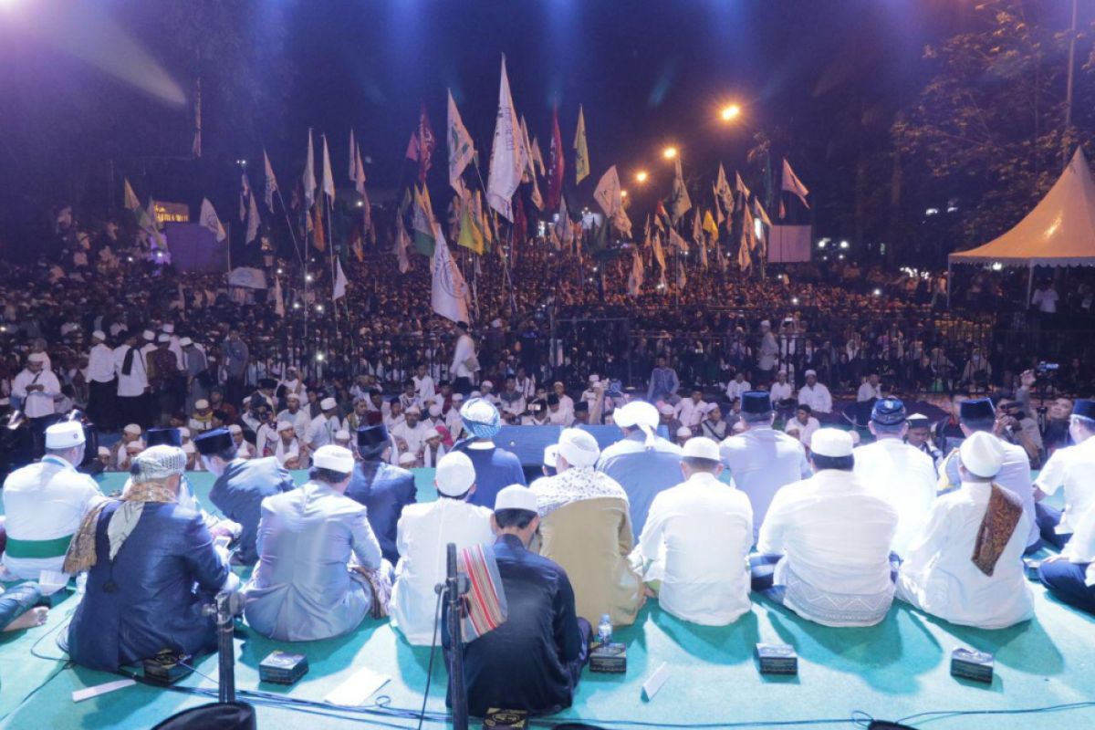 Ribuan umat Muslim Kalimantan Barat bersalawat dan bertabayun