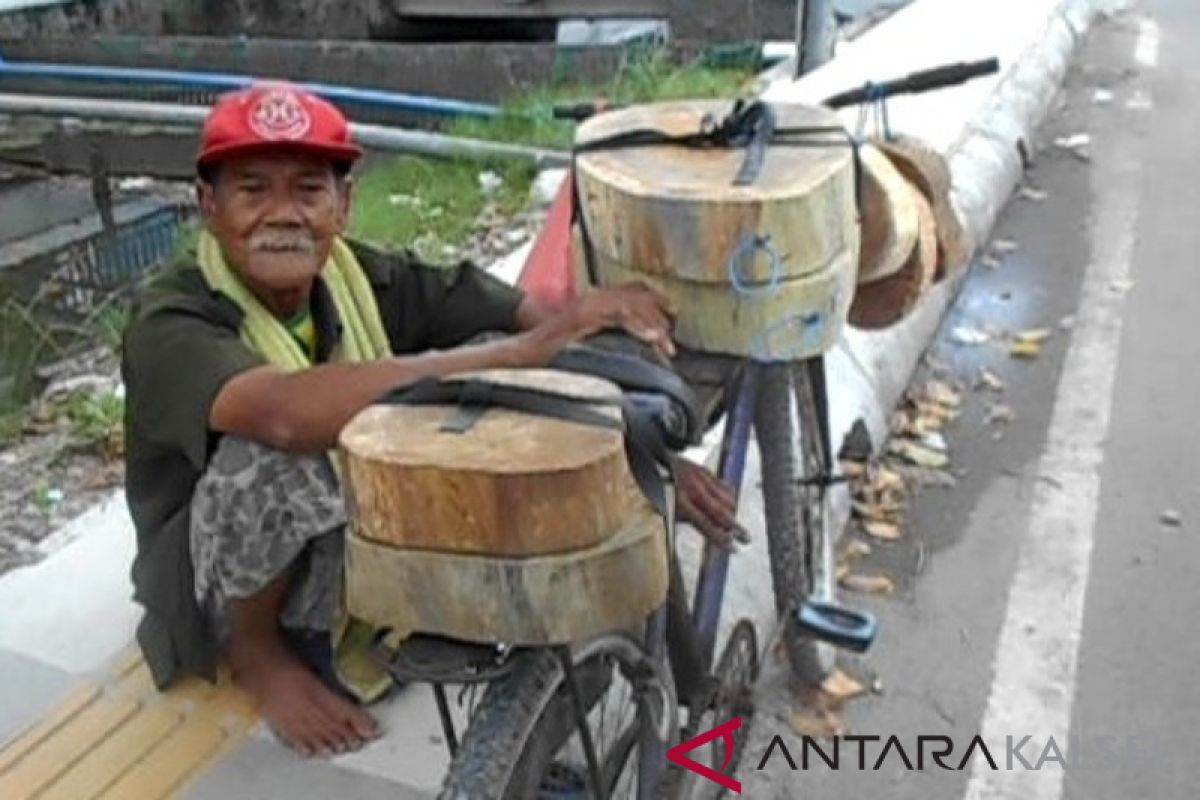 Kakek Suriansyah 89 th, agar sehat 