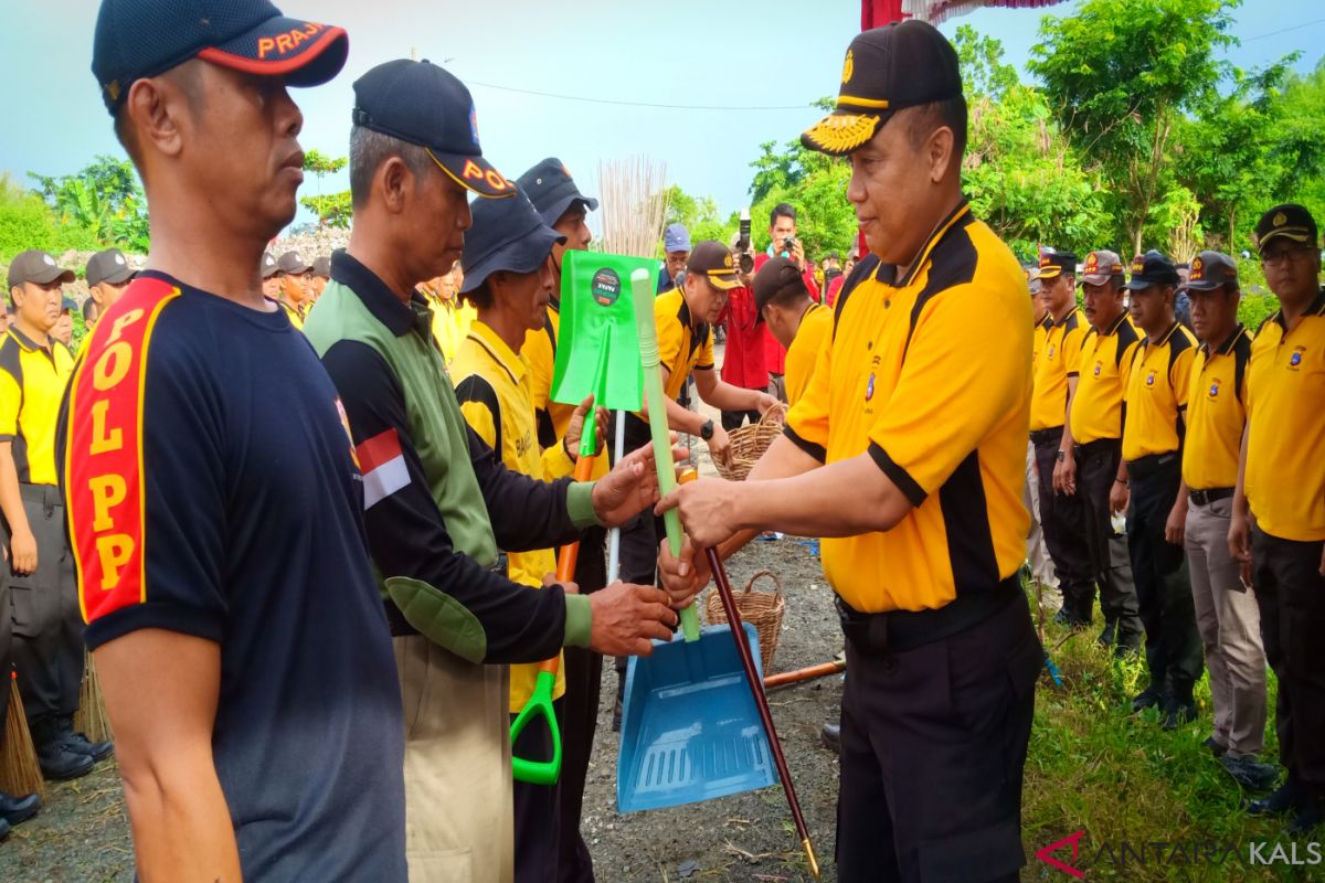 Polda Kalsel gelar upacara Hari Peduli Sampah Nasional di TPA Basirih