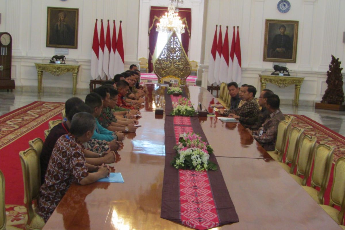 Jokowi receives representatives of Nusantara Plantation Worker Federation