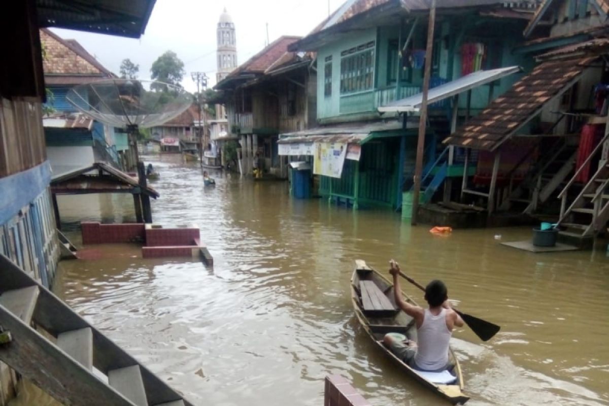 Banjir rendam puluhan rumah dan sawah warga