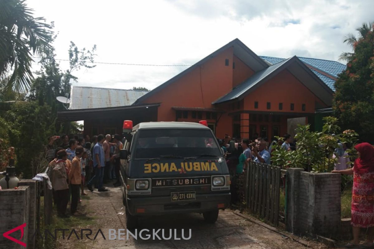 Warga Tanjung Jaya tewas diduga dibunuh suami sendiri