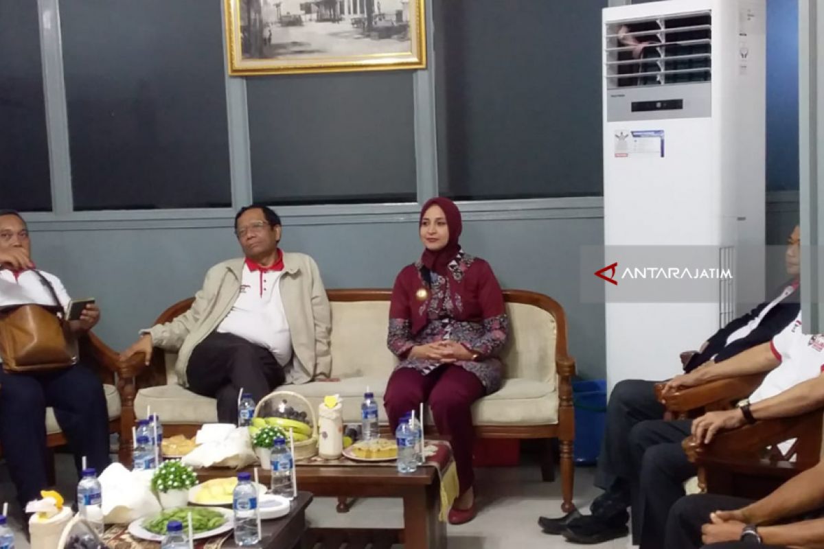 Singgah di Jember, Mahfud MD Ajak Masyarakat Jaga Persatuan dan Lawan Hoaks