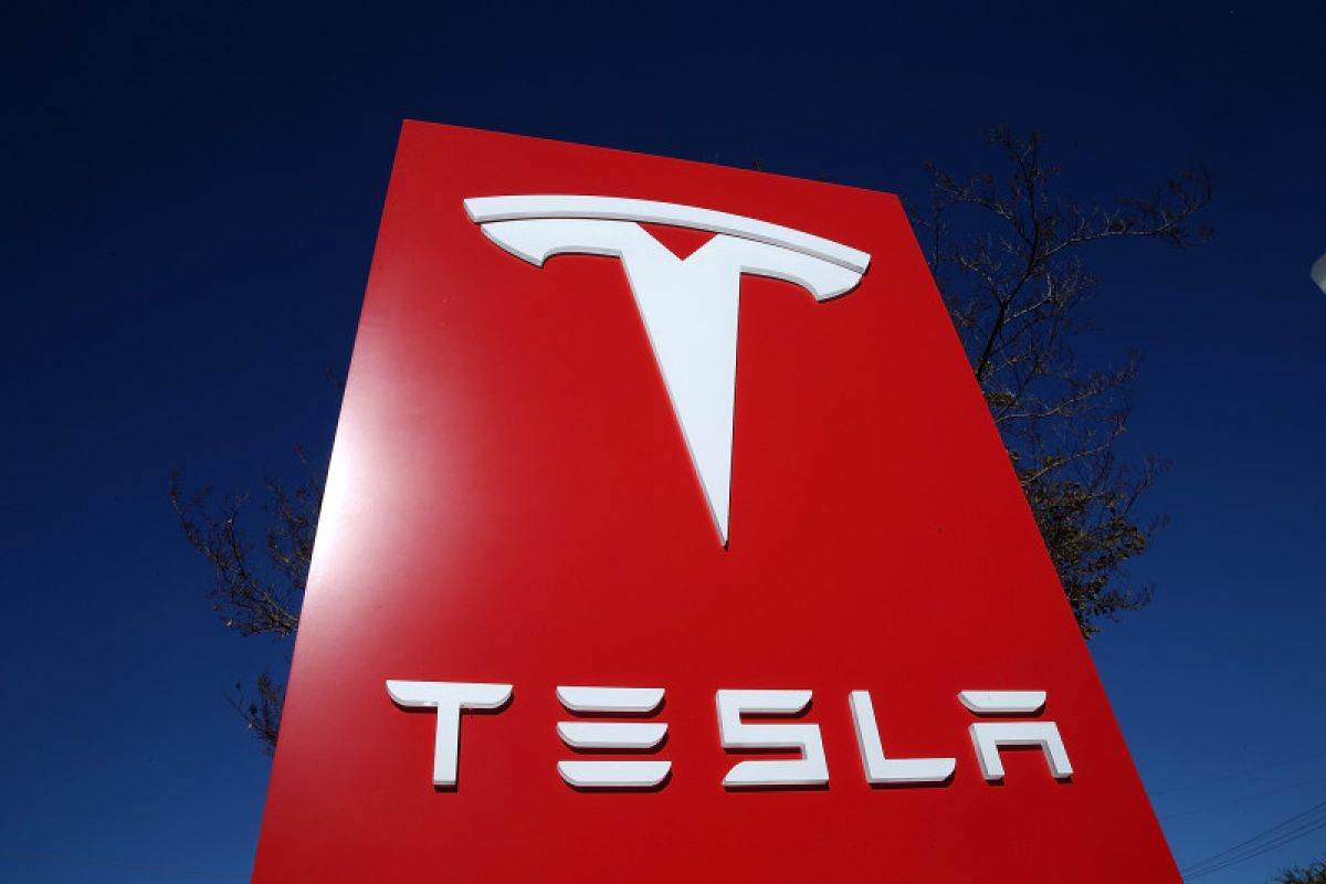 Showroom Tesla di Inggris kebakaran jelang peluncuran sedan Model 3