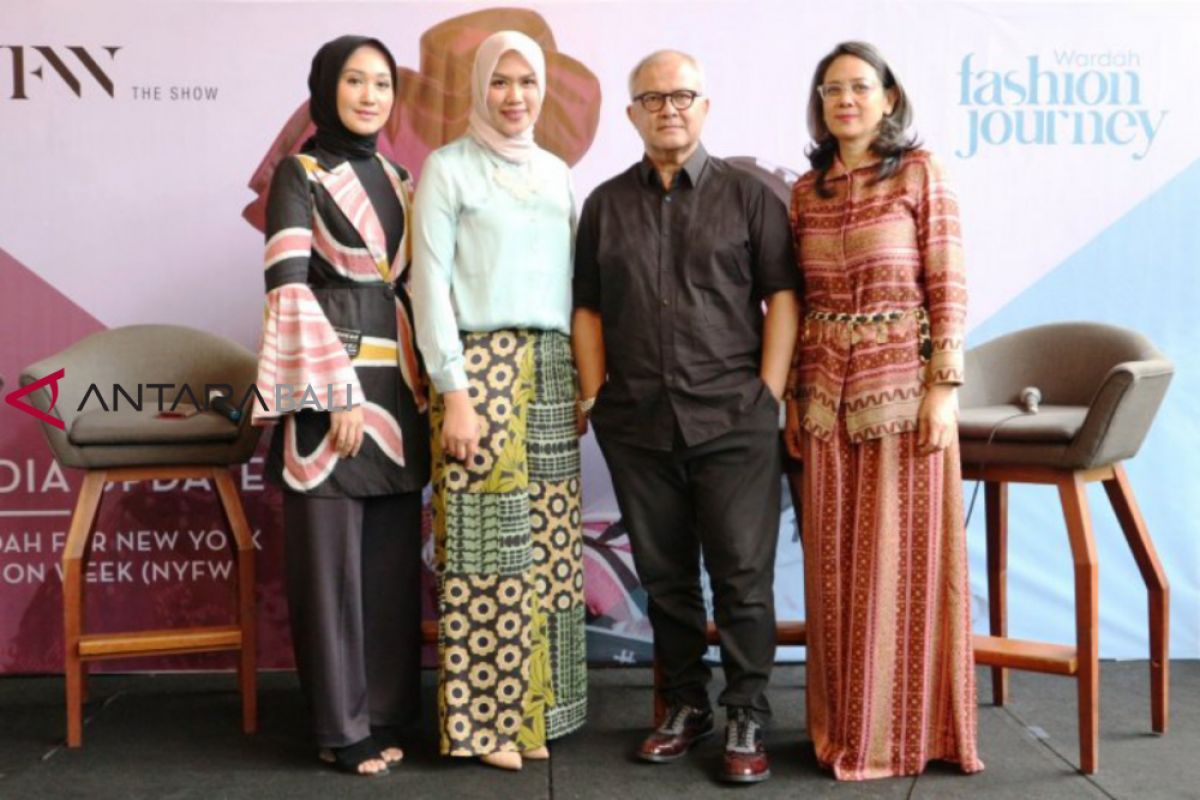 Itang Yunasz dan Dian Pelangi berpartisipasi di New York Fashion Week