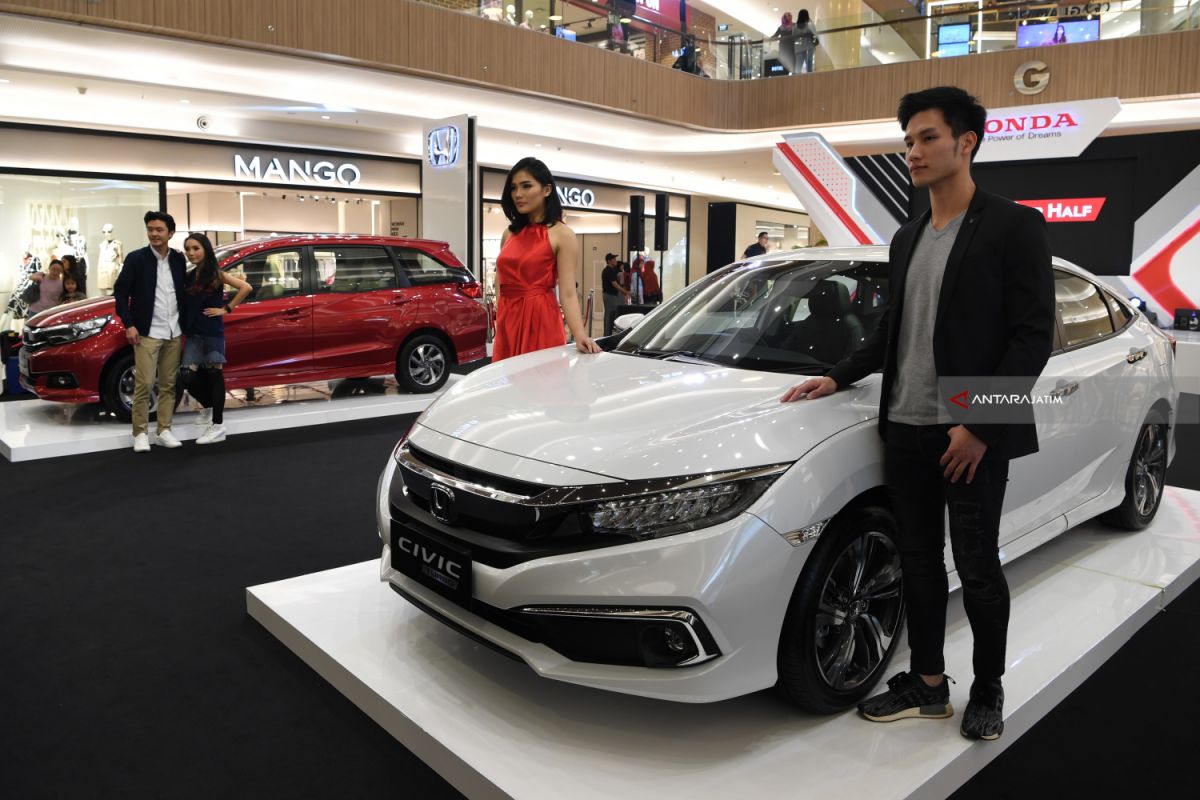 Honda Perkenalkan Seri Terbaru Civic dan Mobilio di Surabaya