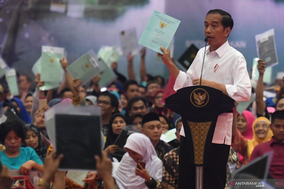 Hasto Kristiyanto minta kader kampanyekan politik pertanahan Jokowi