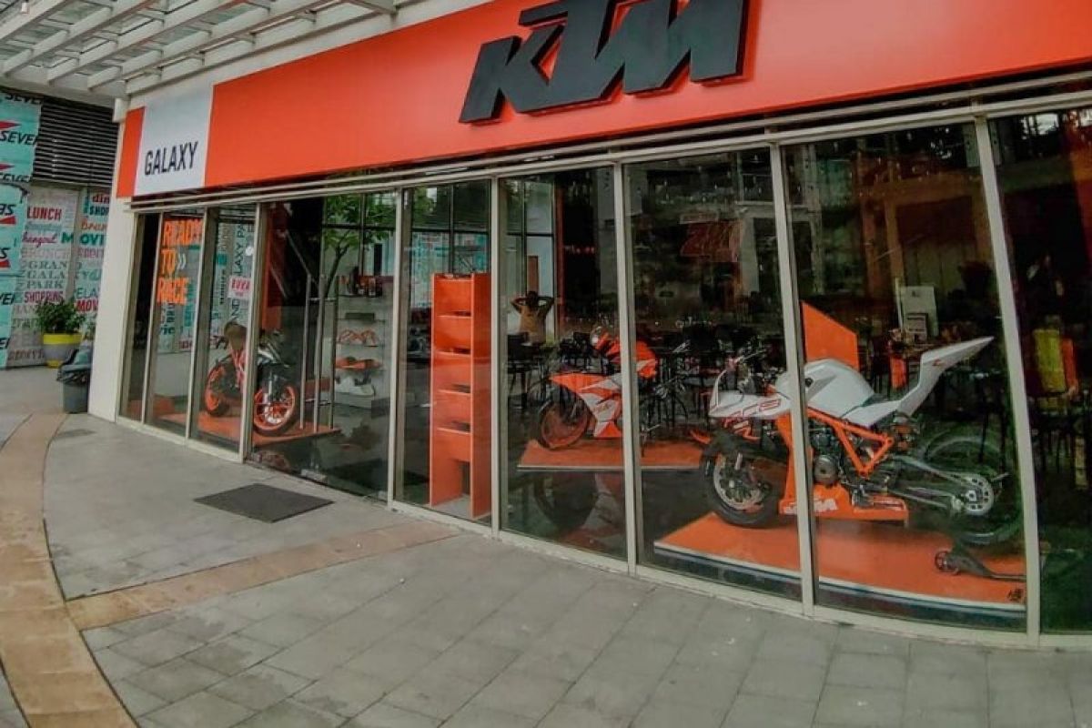 KTM tawarkan gratis oli, helm, hingga "cash back"